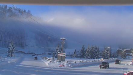 Palisades Tahoe KT-22 Live Webcam - Dec 27, 2025, 8:46am PST