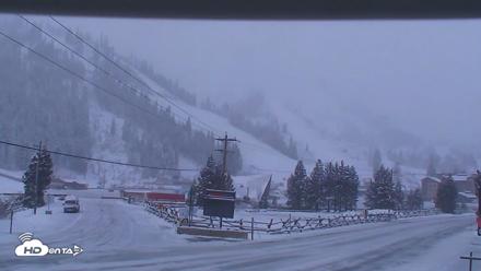 Palisades Tahoe KT-22 Live Webcam - Apr 22, 2026, 6:35am PDT