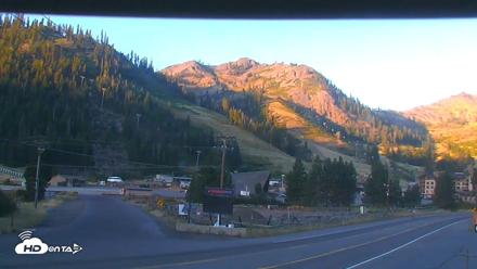 Palisades Tahoe KT-22 Live Webcam - Aug 10, 2026, 6:31am PDT