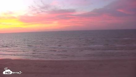 Gulf Shores - Port Aransas Live Beach Cam - Aug 19, 2026, 6:51am CDT