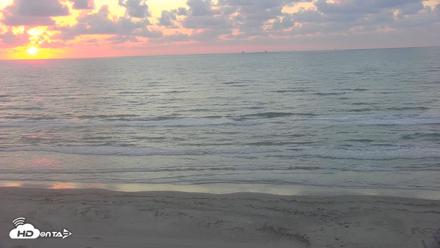 Gulf Shores - Port Aransas Live Beach Cam - Sep 26, 2026, 7:26am CDT