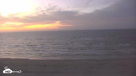 Gulf Shores - Port Aransas Live Beach Cam - Aug 19, 2026, 6:43am CDT
