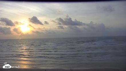 Gulf Shores - Port Aransas Live Beach Cam - Oct 1, 2026, 7:43am CDT