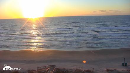 Gulf Shores - Port Aransas Live Beach Cam - Oct 23, 2026, 7:44am CDT