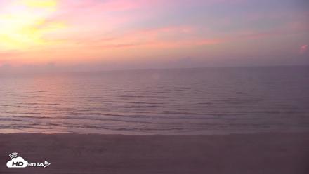 Gulf Shores - Port Aransas Live Beach Cam - Aug 24, 2026, 6:54am CDT