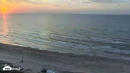 Port Aransas Beach - Sea Gull Condos Live Webcam - Aug 3, 2026, 7:02am CDT