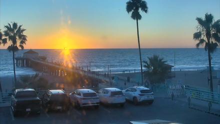 Manhattan Beach Pier North Live Cam - Oct 15, 2025, 6:19pm PDT