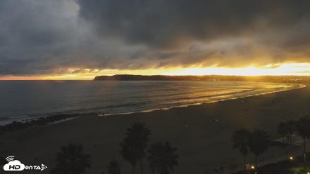 Hotel Del Coronado 4K Roaming Live Cam - Apr 12, 2026, 7:36pm PDT