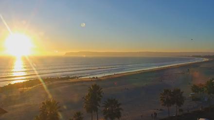 Hotel Del Coronado 4K Roaming Live Cam - Nov 25, 2025, 4:26pm PST