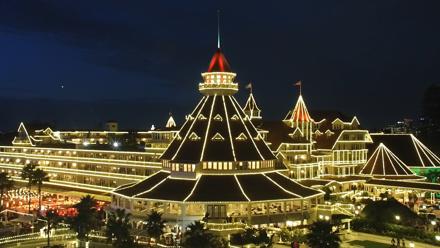 Hotel Del Coronado 4K Roaming Live Cam - Dec 23, 2025, 5:21pm PST