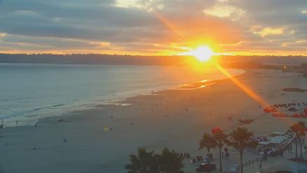 Hotel Del Coronado 4K Roaming Live Cam - Jul 23, 2025, 7:46pm PDT