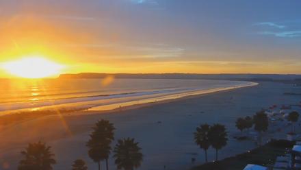 Hotel Del Coronado 4K Roaming Live Cam - Feb 5, 2026, 5:20pm PST