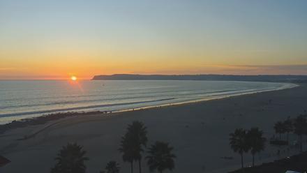 Hotel Del Coronado 4K Roaming Live Cam - Nov 3, 2025, 4:54pm PST