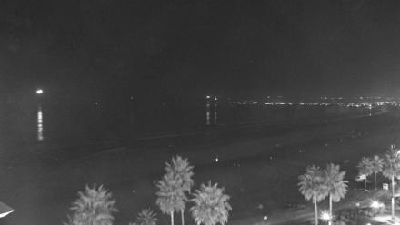Hotel Del Coronado 4K Roaming Live Cam - Nov 25, 2025, 9:12pm PST