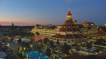 Hotel Del Coronado 4K Roaming Live Cam - Dec 4, 2025, 4:59pm PST