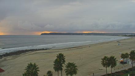 Hotel Del Coronado 4K Roaming Live Cam - Nov 18, 2025, 4:28pm PST