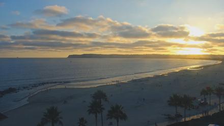 Hotel Del Coronado 4K Roaming Live Cam - Jul 23, 2025, 7:28pm PDT