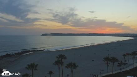 Hotel Del Coronado 4K Roaming Live Cam - Apr 18, 2026, 7:26pm PDT