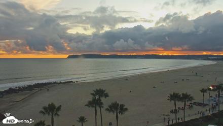 Hotel Del Coronado 4K Roaming Live Cam - Apr 21, 2026, 7:17pm PDT