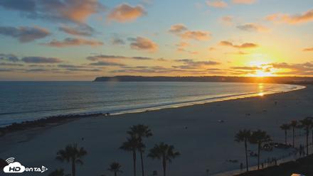 Hotel Del Coronado 4K Roaming Live Cam - May 6, 2026, 7:24pm PDT