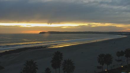 Hotel Del Coronado 4K Roaming Live Cam - Feb 6, 2026, 5:44pm PST