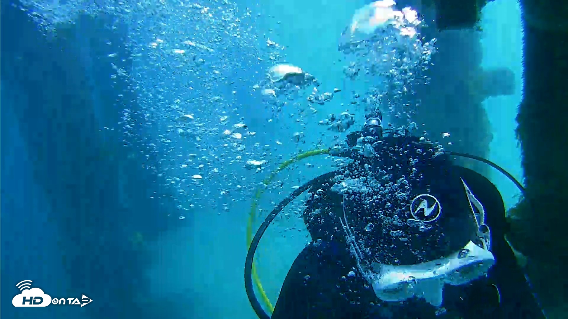 Snapshot of Scripps Pier Underwater Live Webcam taken Apr 10, 2026, 1:15pm PDT