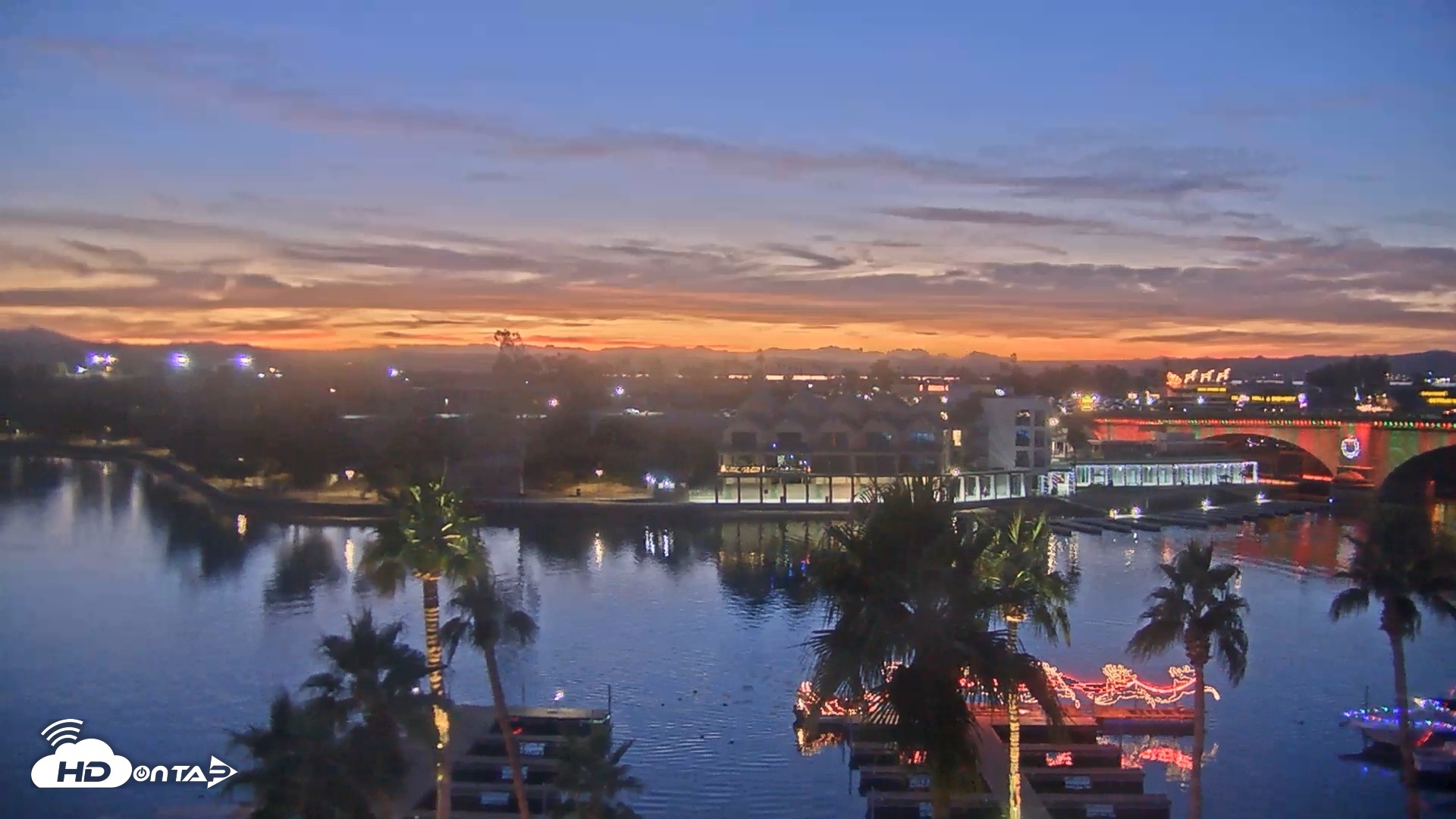 Snapshot of Lake Havasu London Bridge Live Webcam taken Dec 18, 2025, 6:00pm MST