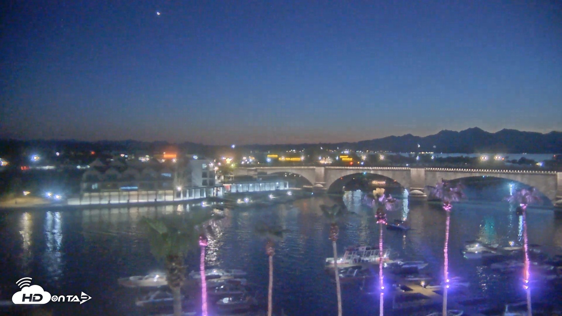 Snapshot of Lake Havasu London Bridge Live Webcam taken Aug 1, 2026, 8:27pm MST