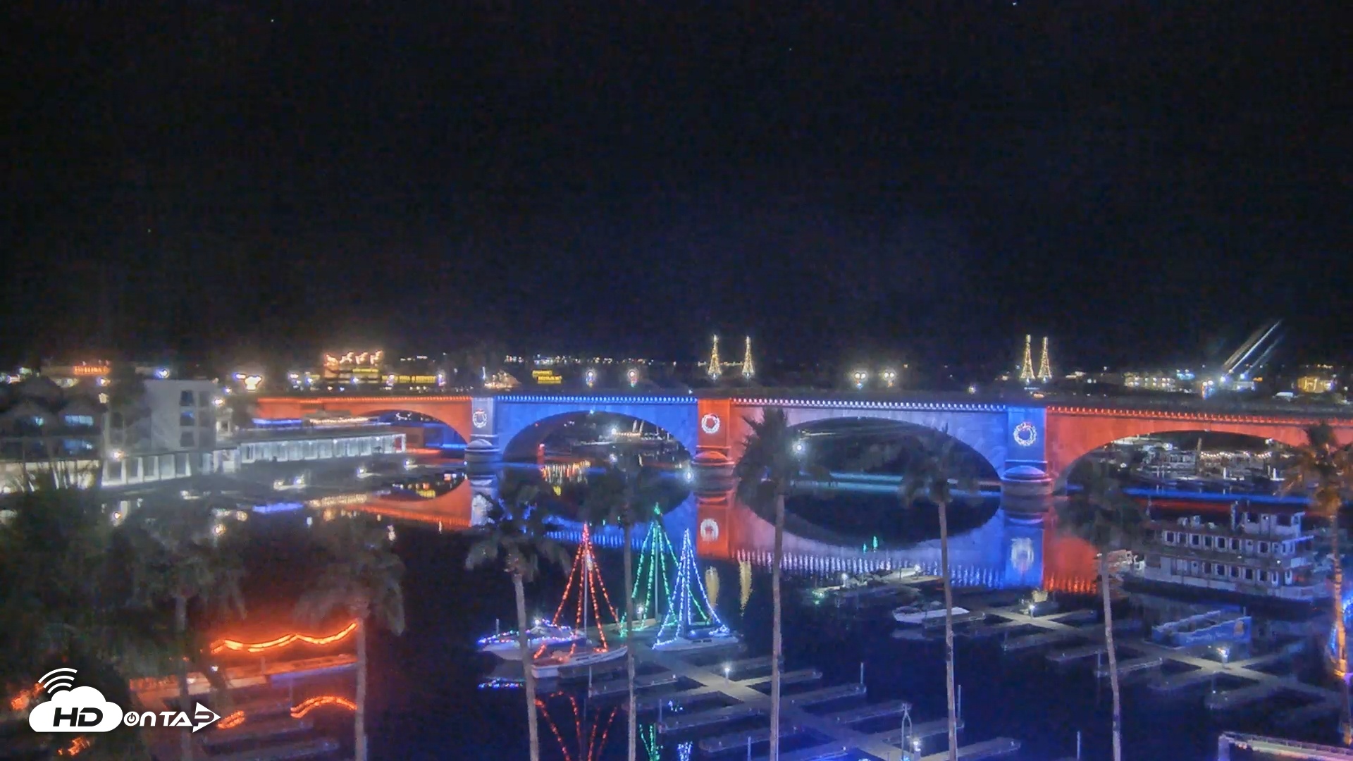 Snapshot of Lake Havasu London Bridge Live Webcam taken Dec 7, 2025, 8:31pm MST