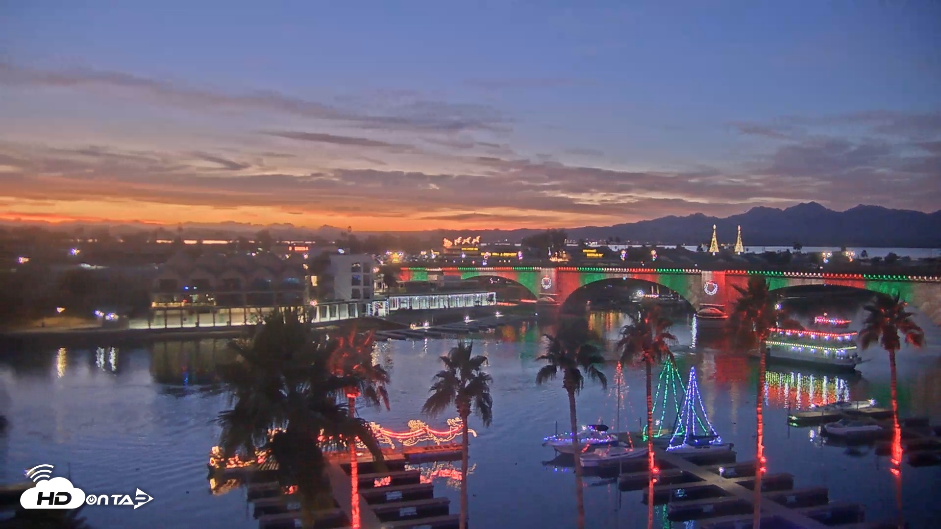 Snapshot of Lake Havasu London Bridge Live Webcam taken Dec 18, 2025, 6:00pm MST