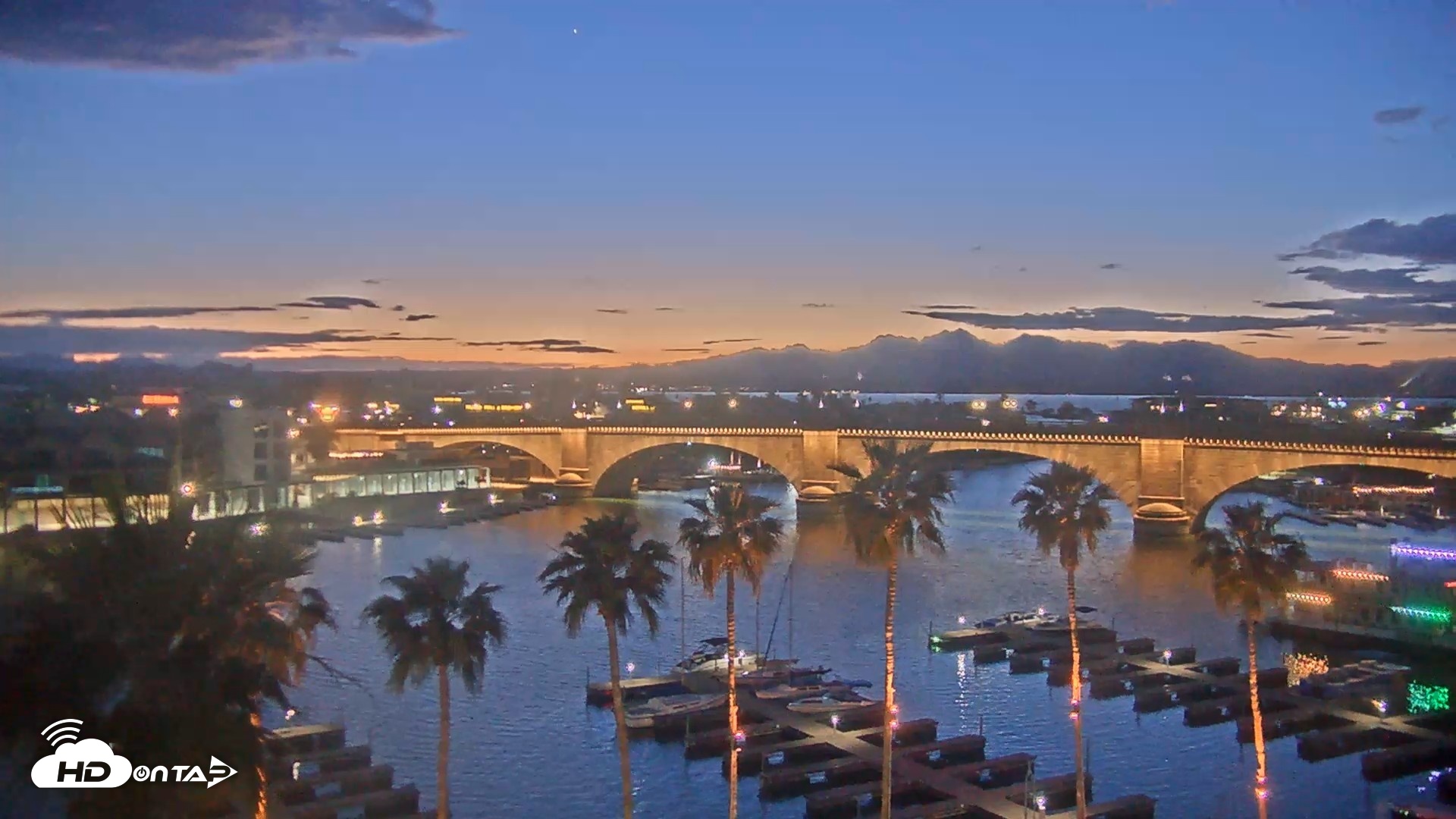 Snapshot of Lake Havasu London Bridge Live Webcam taken Apr 13, 2026, 7:39pm MST