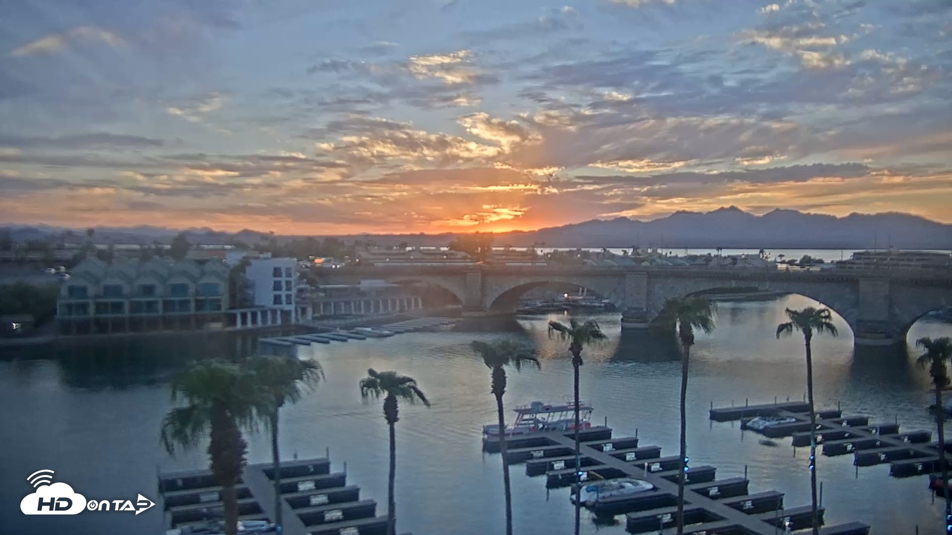 Snapshot of Lake Havasu London Bridge Live Webcam taken Aug 26, 2026, 7:08pm MST