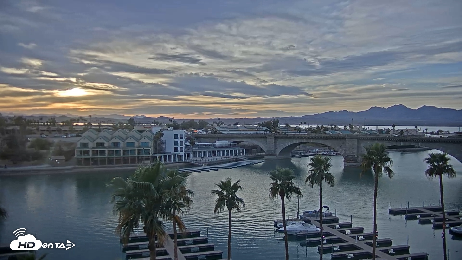 Snapshot of Lake Havasu London Bridge Live Webcam taken Feb 17, 2025, 5:58pm MST