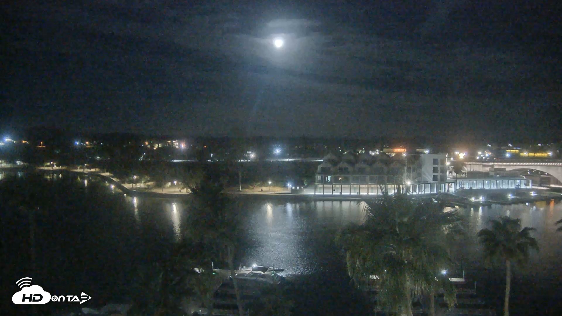 Snapshot of Lake Havasu London Bridge Live Webcam taken Apr 2, 2026, 5:23am MST