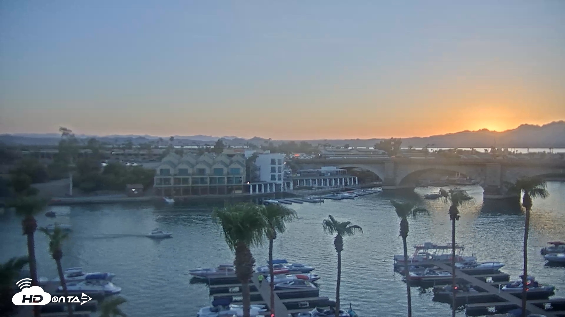 Snapshot of Lake Havasu London Bridge Live Webcam taken Aug 1, 2026, 7:32pm MST