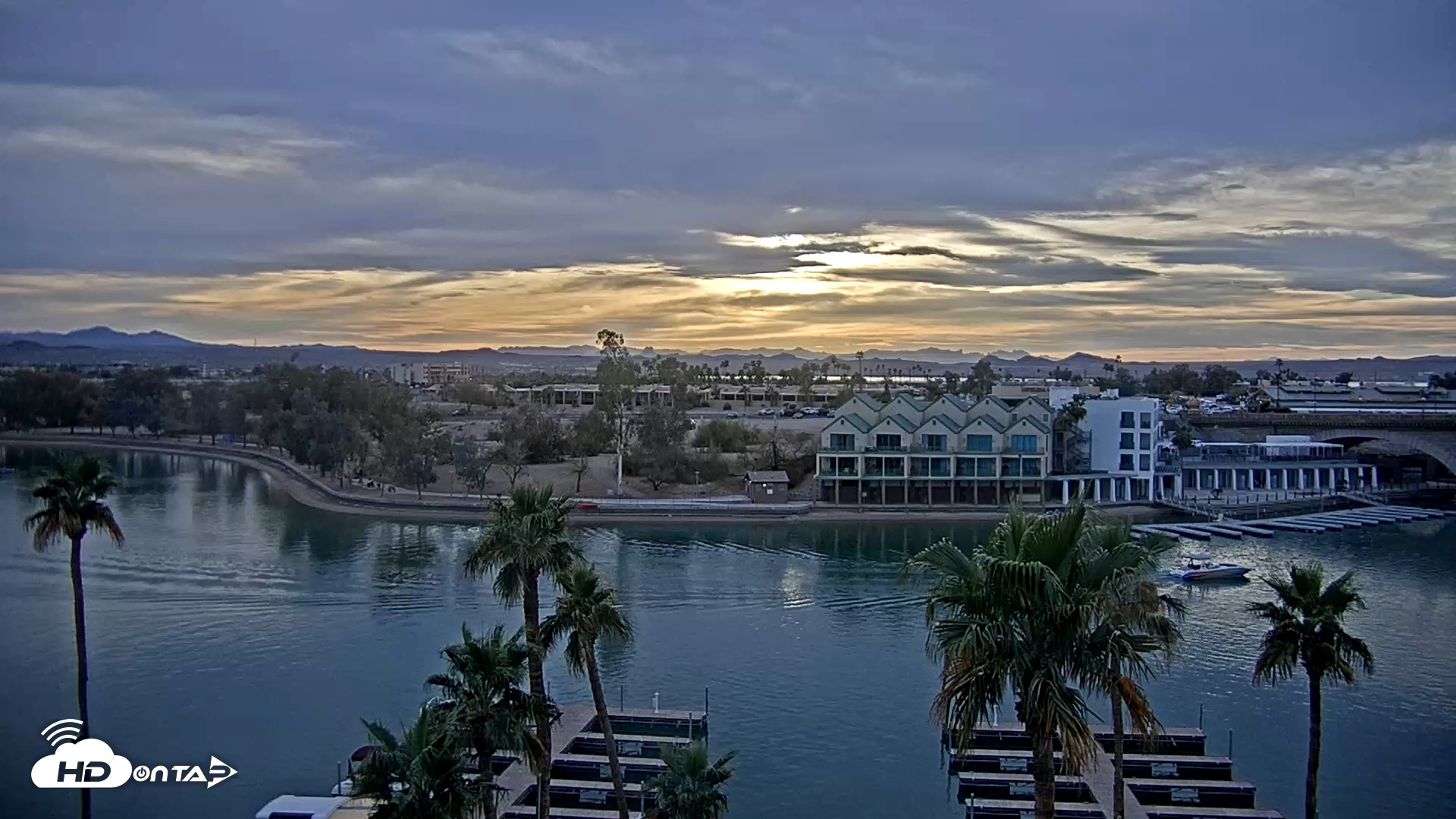 Snapshot of Lake Havasu London Bridge Live Webcam taken Feb 17, 2025, 5:49pm MST