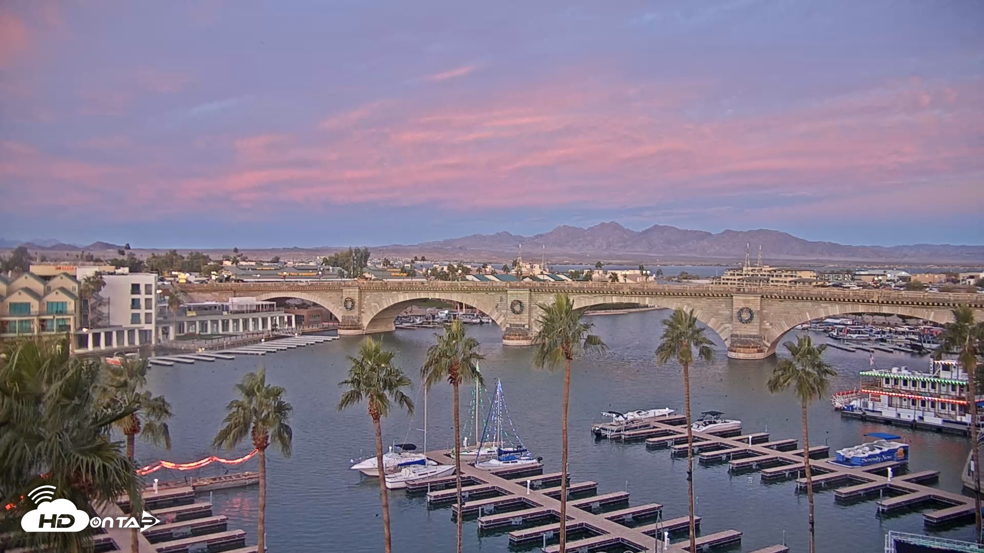 Snapshot of Lake Havasu London Bridge Live Webcam taken Dec 4, 2025, 7:22am MST