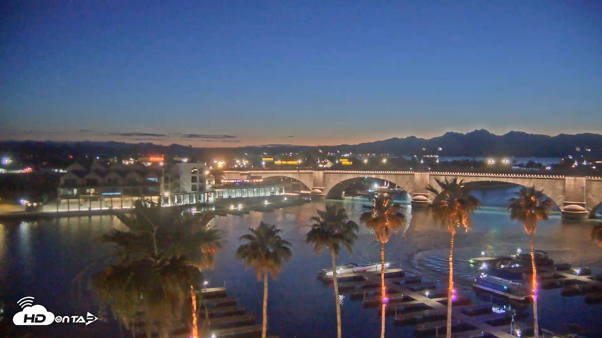 Snapshot of Lake Havasu London Bridge Live Webcam taken May 5, 2026, 8:08pm MST