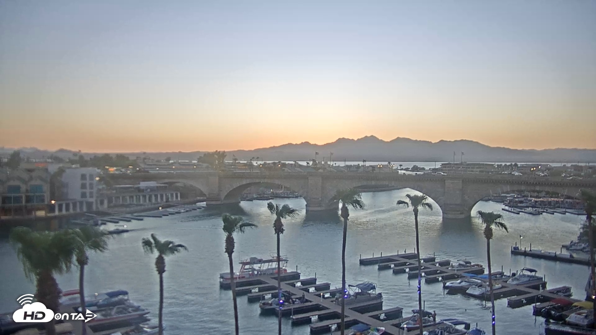 Snapshot of Lake Havasu London Bridge Live Webcam taken Aug 2, 2026, 7:44pm MST