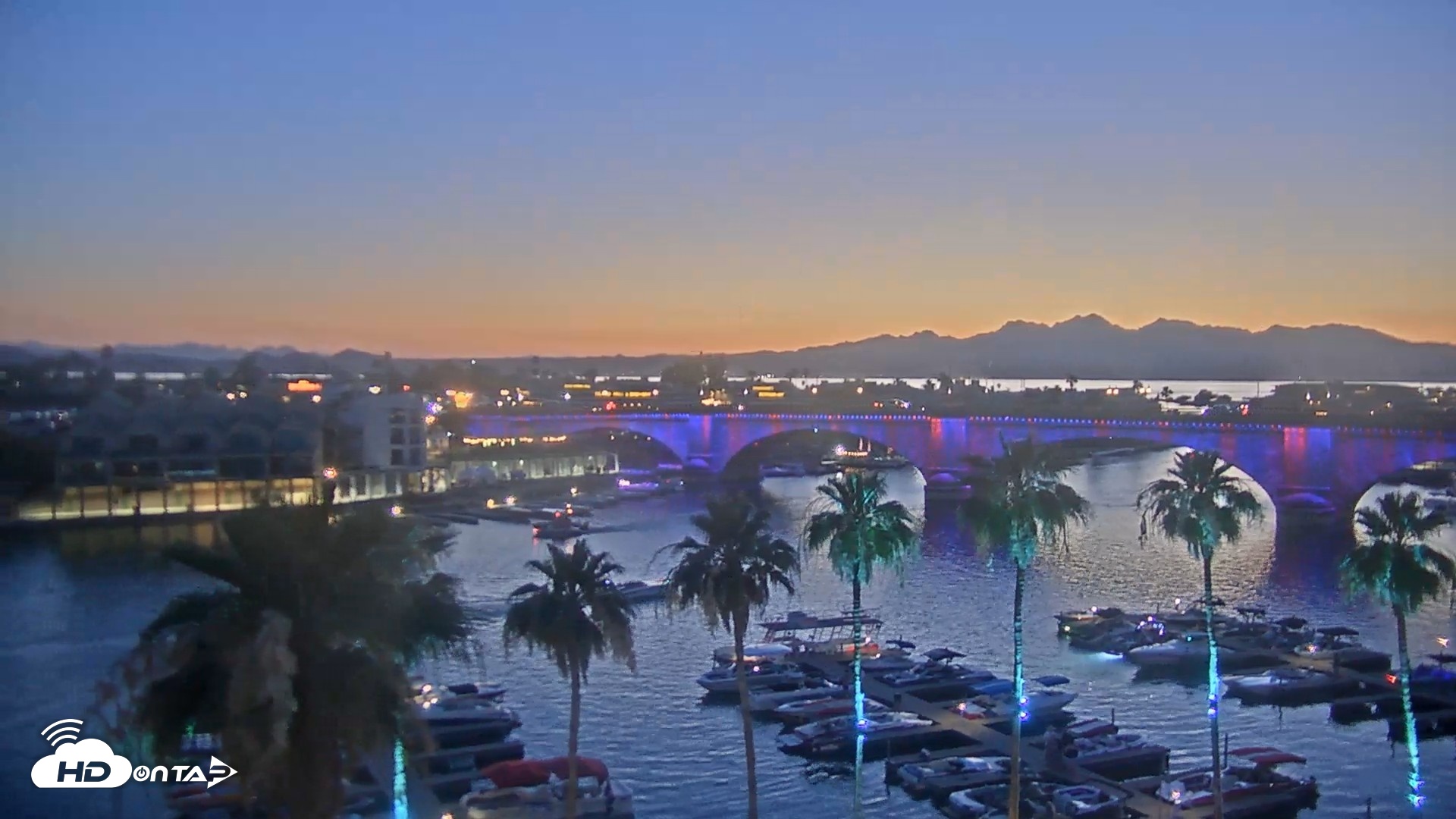 Snapshot of Lake Havasu London Bridge Live Webcam taken May 22, 2026, 8:04pm MST