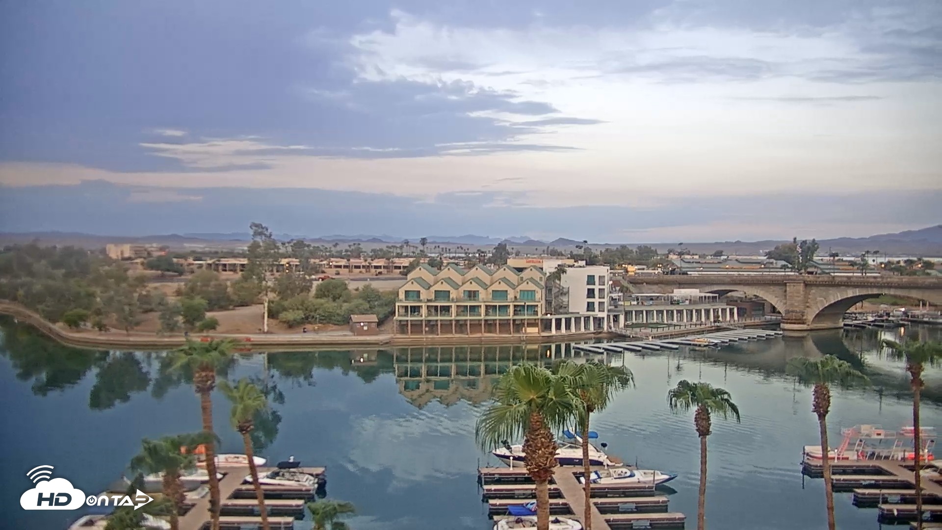 Snapshot of Lake Havasu London Bridge Live Webcam taken Aug 24, 2026, 6:15am MST