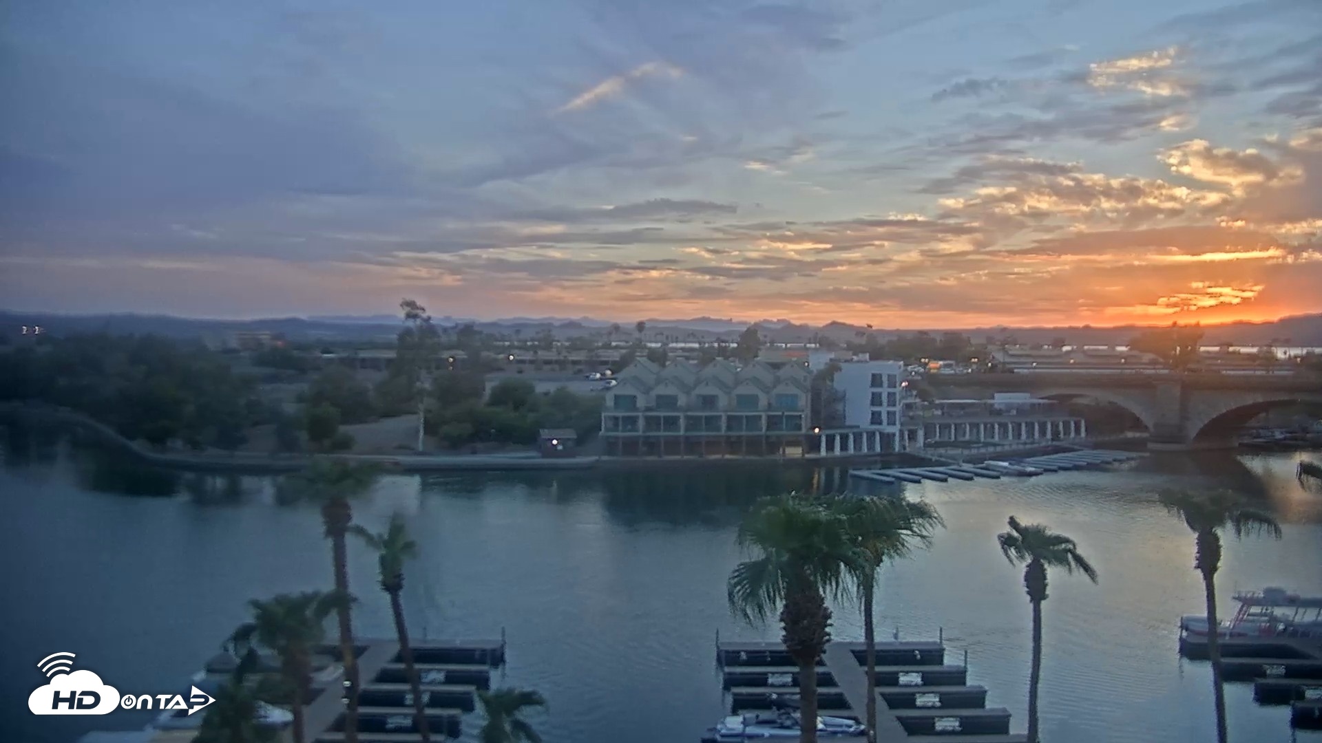 Snapshot of Lake Havasu London Bridge Live Webcam taken Aug 26, 2026, 7:08pm MST