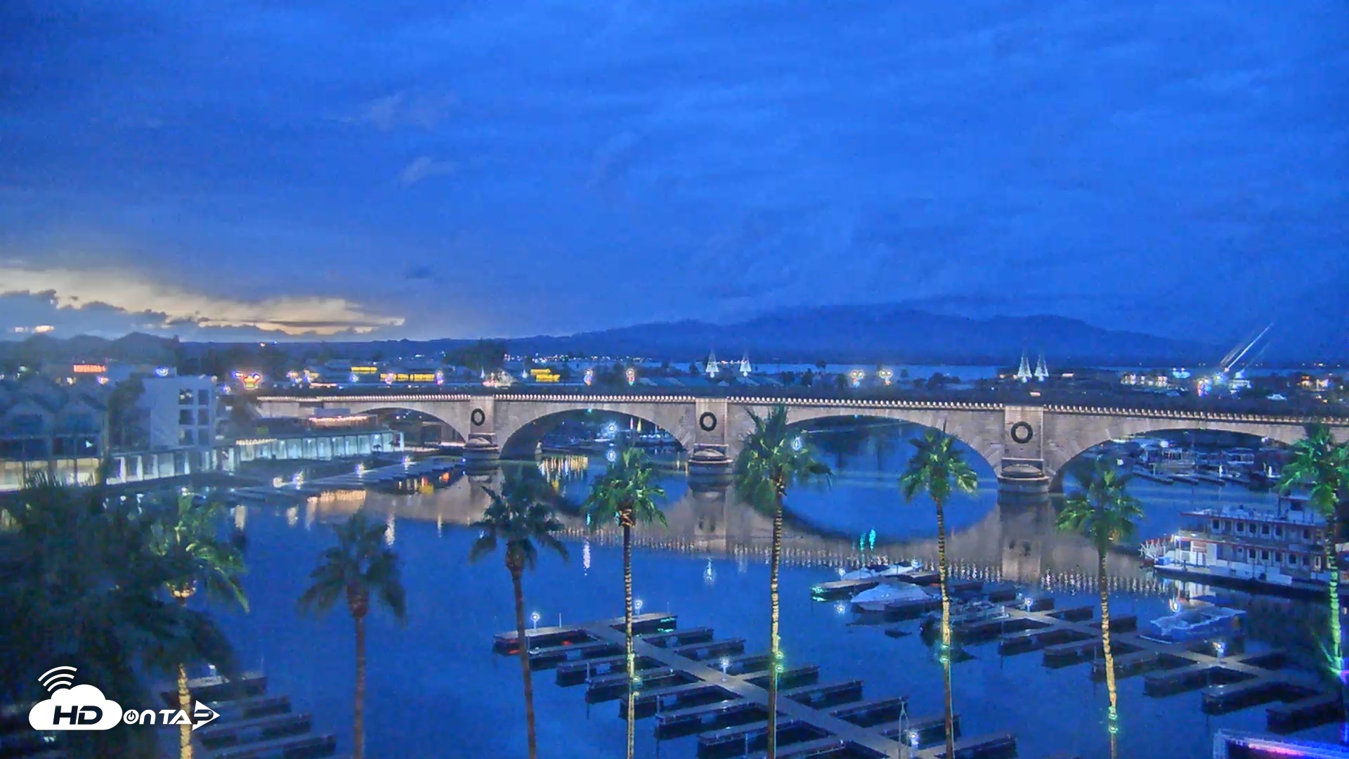 Snapshot of Lake Havasu London Bridge Live Webcam taken Nov 18, 2025, 5:55pm MST
