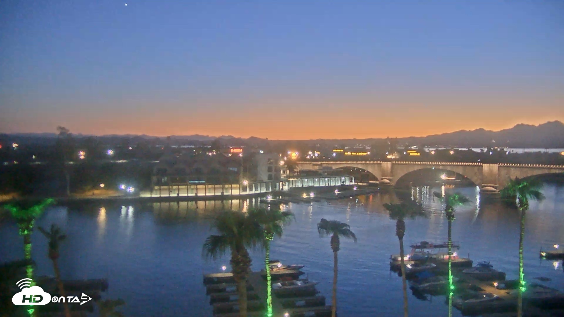 Snapshot of Lake Havasu London Bridge Live Webcam taken Aug 19, 2026, 7:52pm MST