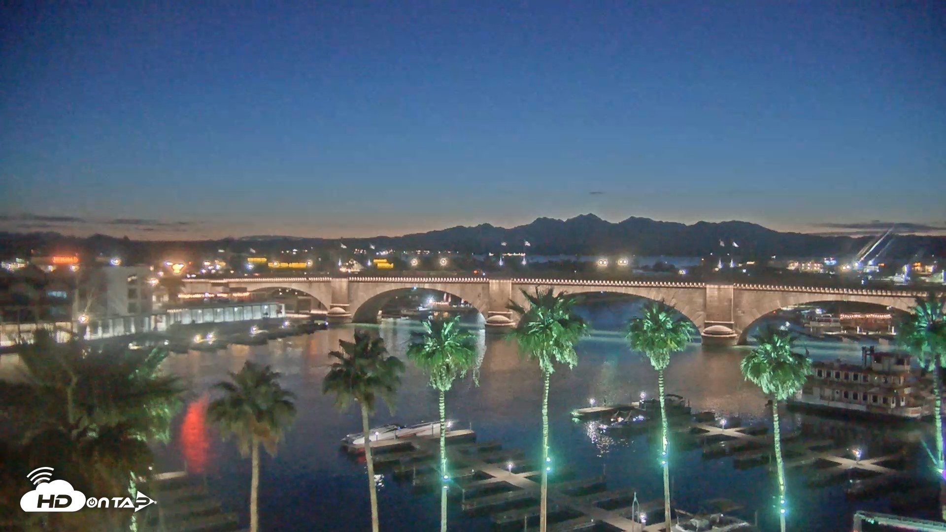 Snapshot of Lake Havasu London Bridge Live Webcam taken May 5, 2026, 8:11pm MST