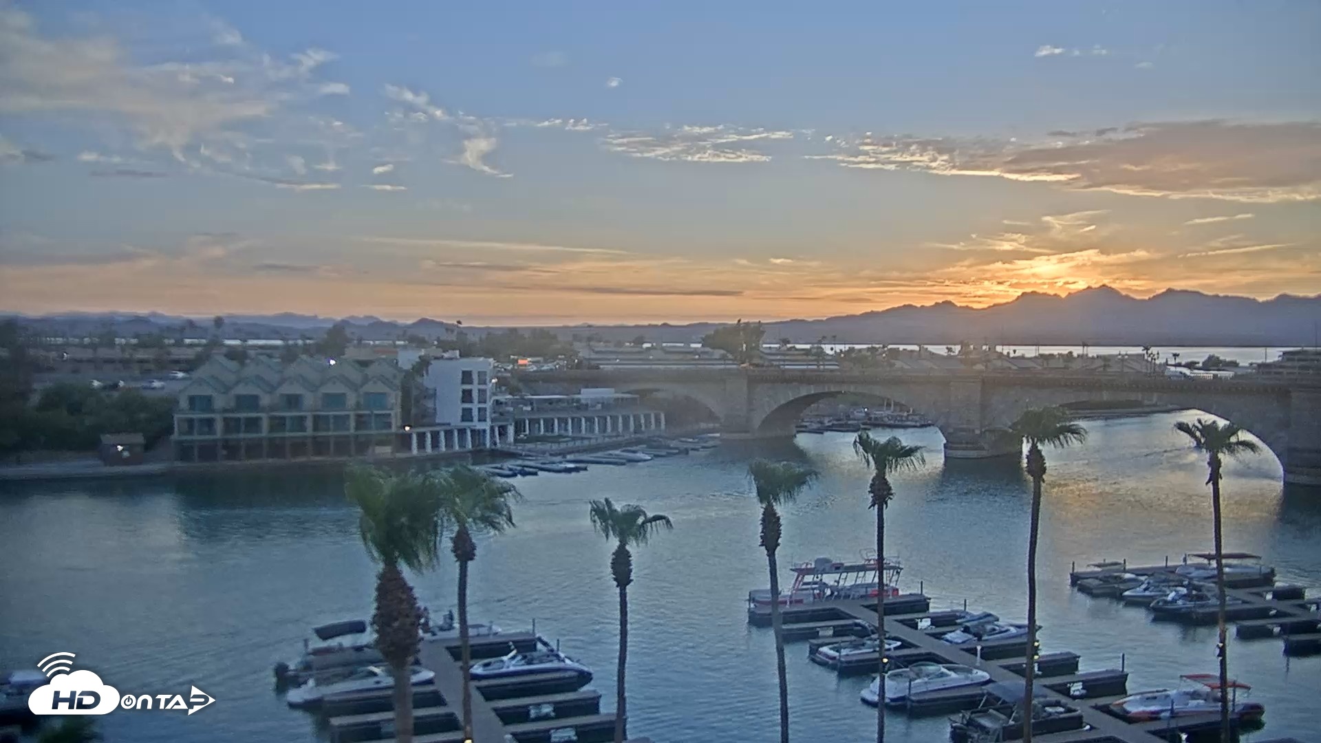 Snapshot of Lake Havasu London Bridge Live Webcam taken Jul 16, 2026, 7:40pm MST