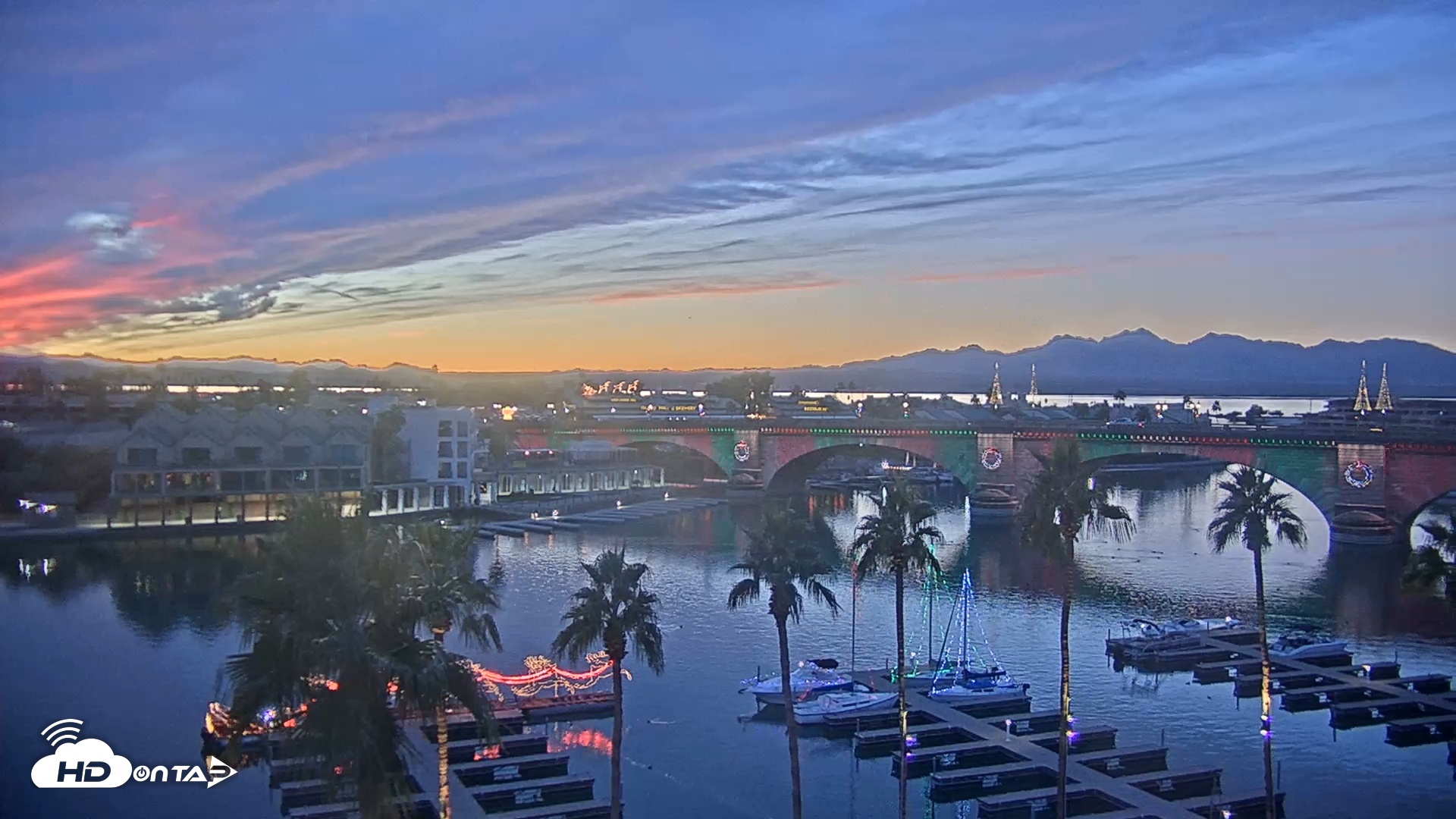 Snapshot of Lake Havasu London Bridge Live Webcam taken Dec 2, 2025, 5:42pm MST