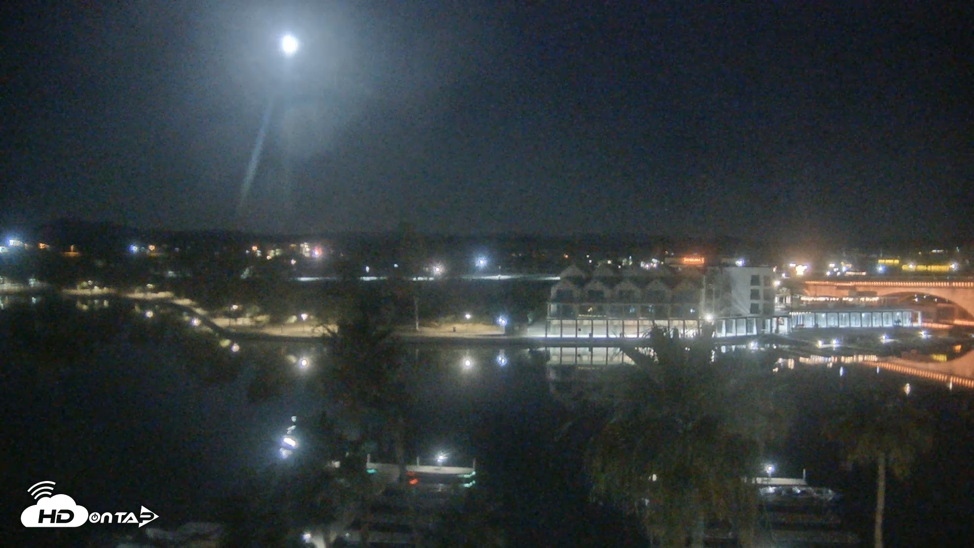 Snapshot of Lake Havasu London Bridge Live Webcam taken May 1, 2026, 4:06am MST