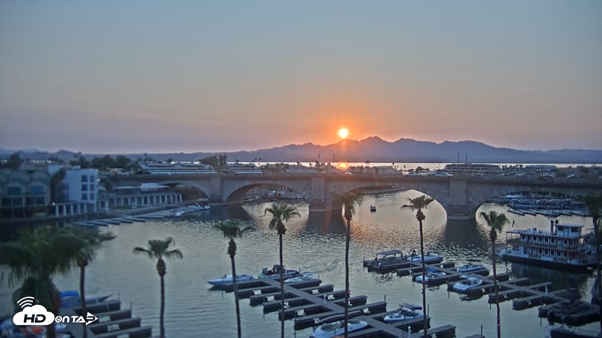 Snapshot of Lake Havasu London Bridge Live Webcam taken Jul 13, 2025, 7:31pm MST