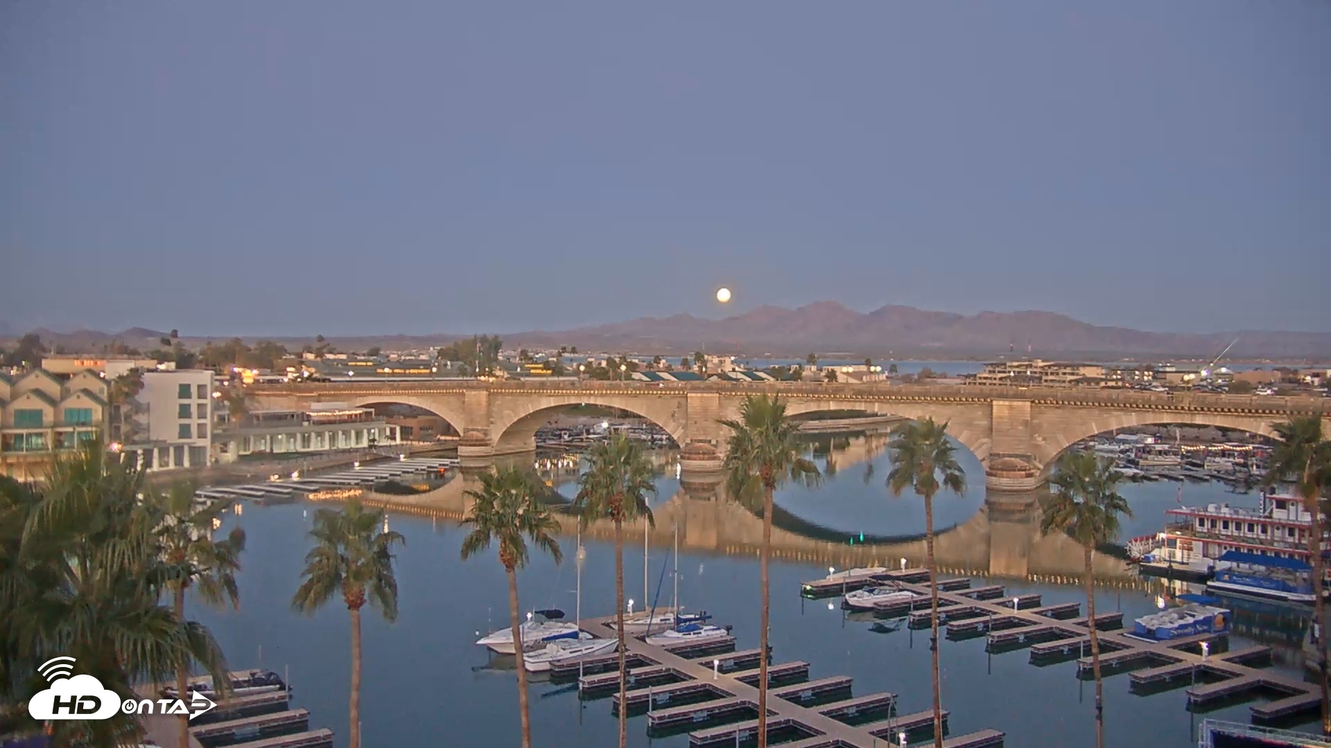 Snapshot of Lake Havasu London Bridge Live Webcam taken Feb 1, 2026, 7:17am MST